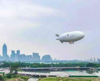 “湖北造”威武！载人飞艇祥云AS700完成国内首次商业飞行