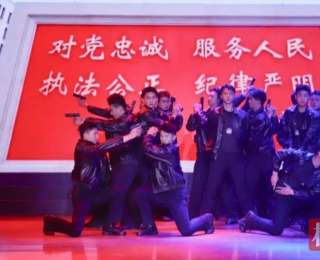 台上《走，下班》妙趣横生，台下“退岗不褪色”誓言铿锵