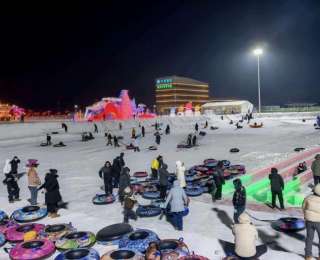 辽宁沈阳冰雪欢乐谷启幕，集冰雪游乐、光影艺术与民俗体验于一体
