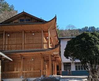 鹤峰匠人四十载斧凿匠心 让传统木艺焕新生