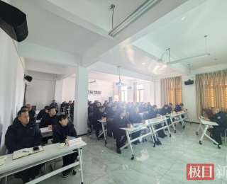 襄阳民警把新《治安管理处罚法》送进物业，让社区平安建设更有“章法”