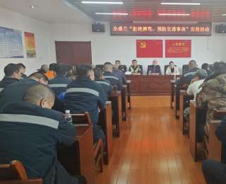 别让“杯中酒”变成“失业泪”！嘉鱼交警为货车司机拧紧安全弦