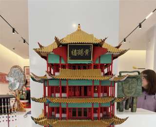 拍摄20G照片、用掉30余个牛奶盒，他让千年黄鹤楼“站”上课桌