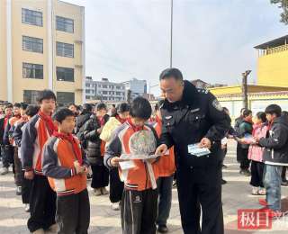“知危险”才能“会避险”，随州交警走进校园守护孩子们的“上学路”
