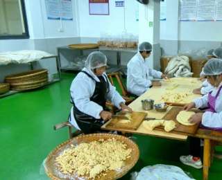 湖北江陵谭巷村：一块小小黄豆酥竟撬动月营收10万元