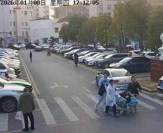 一名老人突发抽搐，湖北荆州一医多科室医护人员上演“生死救援”