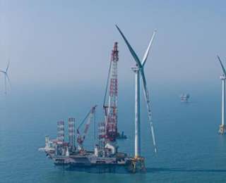 全球首台20兆瓦海上风电机组完成吊装