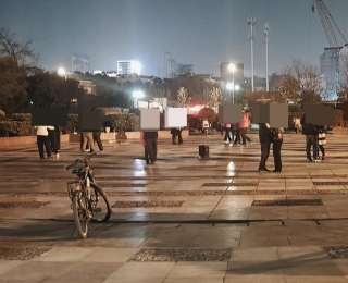 极目帮办丨学生在上晚自习，门前广场舞太吵，青山区钢都中学师生称饱受噪音干扰