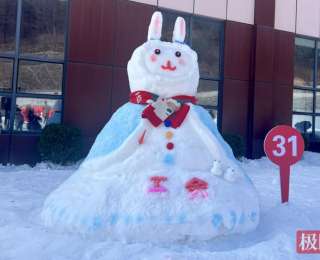 雪兔、雪马、招财猫，保康堆雪人大赛上演创意大比拼