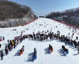 湖北保康：乐享冰雪嘉年华