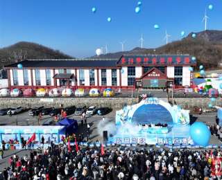 雪道“狂飙”后，蹲一桌滚烫杀猪菜，保康冰雪季治愈整个冬天