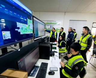 天河机场近百台防雪除冰设备严阵以待