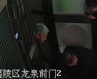 66秒！宜昌男子跪地心肺复苏救人一命