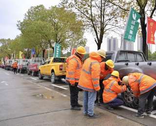 雨雪寒潮来袭，潜江市融雪剂、除雪车、铲车已就位