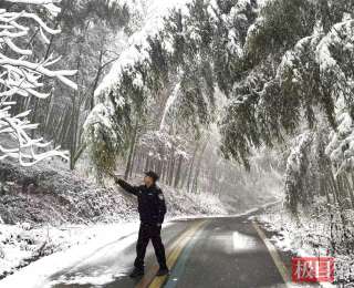 强降雪冰冻天气来袭！湖北保康公安全面布防筑牢安全防线