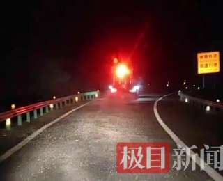 寒夜战冰雪，随州高警连夜开展高速除冰保畅作业