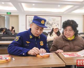 粥暖寒冬、情暖东苑，孝感北京路消防站与居民共度腊八节