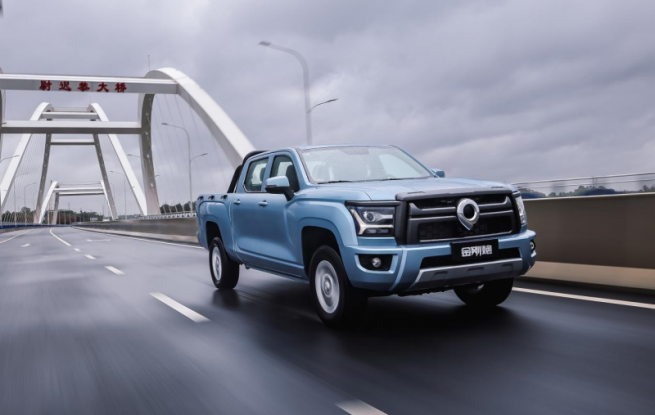 纯平长箱销量第一，10万元级自动挡皮卡认准金刚炮