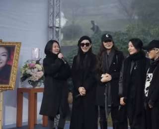 小S在大S雕像揭幕仪式上致辞：只要想到我姐离世前的3年，陪伴她的是姐夫具俊晔，心就会平静下来