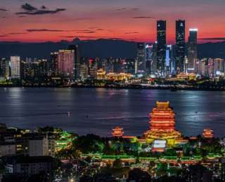 不靠海自有潮，南昌蝶变生辉