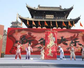 江苏阜宁迎“立春”，举行“打春牛·贺新春”民俗展演活动