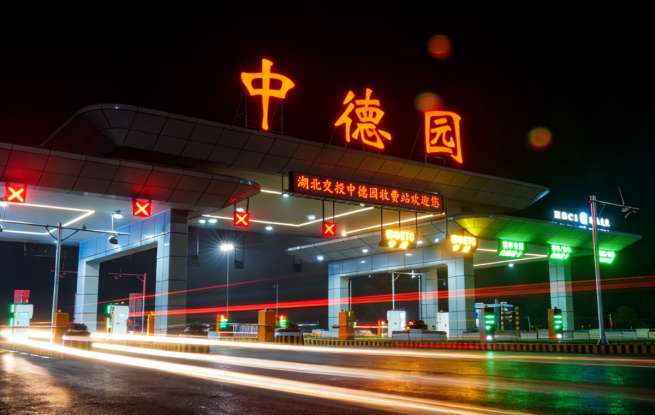 “黄金大通道”扩容升级！京港澳高速湖北北段双向八车道通车