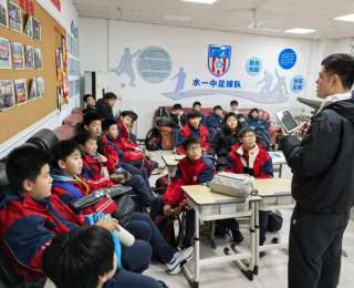 武汉一中学引入智能脚环，让足球训练“有据可依”