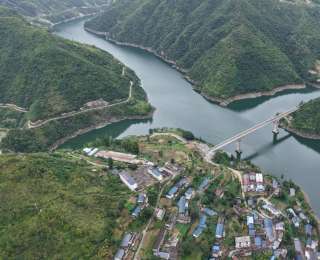 一桥一路一公交 改变8000余村民出行历史