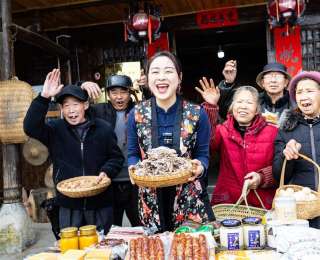 这个土家妹子仅用一部手机年带货就超2000万元