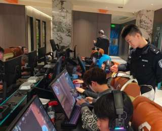 节前“安检”进网吧，枣阳公安规范网吧经营护航新春上网安全