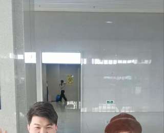 “想她了”，七旬老太跨越30多年找姐姐过小年，春运路上，包裹里装满半生思念