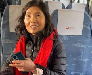 给女儿攒完嫁妆又给儿子攒彩礼的60岁“春运妈妈”：“儿子要结婚了，我就不再出来打工了”