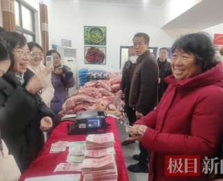 29户村民新春分红35.9万元，60岁以上老人获发200元红包……咸安一村组村民喜领“年终大礼包”