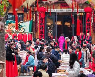 打糍粑、写春联、竹竿舞……鄂城区各族群众欢聚迎新春