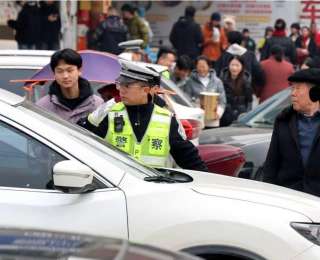 通城公安全警上路护畅通，守护群众回家路