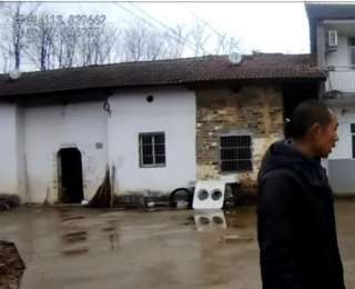 湖北嘉鱼：走访入户传温情，警民同心迎新春