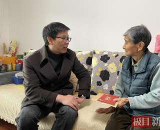 岁寒情深暖意浓，十堰市车城高中党委走访慰问退休党员及教职工