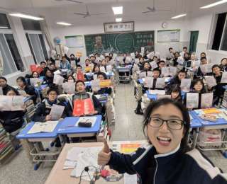 全班52人都有专属题，武汉这位班主任的试卷藏着三年“成长画像”
