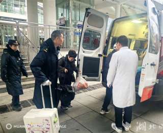 K4738次列车为病人临时停车3分钟