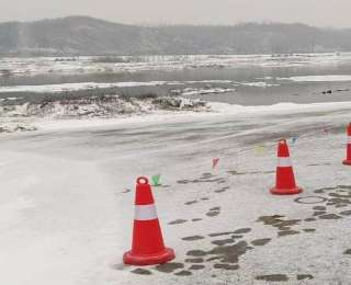 3000人的必经路变成“溜冰场”？别慌，一群“破冰侠”闪现了！