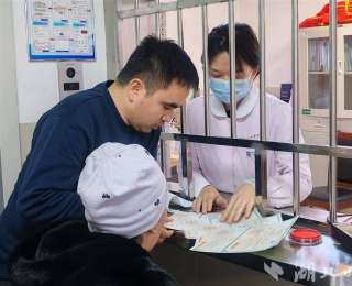 ​新疆五胞胎产妇出院啦，孩子们的名字写到了出生证上！