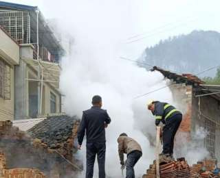 万家团圆时，通山公安辅警义无反顾冲向火场