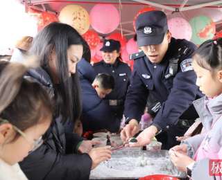 崇阳公安：花海集市年味浓，警民同心护平安