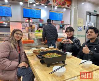 把中国味带回家乡！留学生厨房里做“硬菜”，妹妹已“远程预订”口水鸡