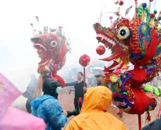 孝南：风雨无阻闹元宵！杨店高龙雨中腾跃展民俗魅力