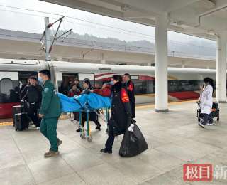 与时间赛跑！十堰东站为转院旅客抢出生命通道