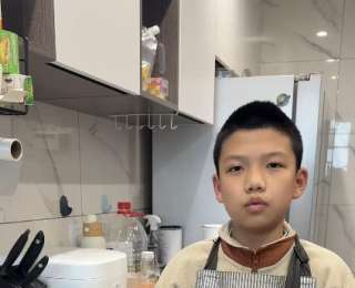 四年级学生一到厨房就变“老师傅”，春节自创一道咸口鸡翅