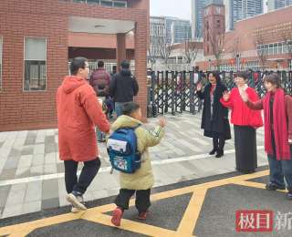 闹元宵、趣闯关！开学日这所校园满是年味与童趣