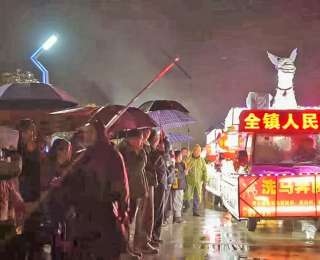 湖北浠水县300余年洗马花灯会闹元宵