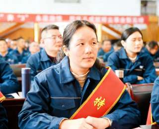 破解磷化工“卡脖子”难题，余莹荣获全国三八红旗手称号